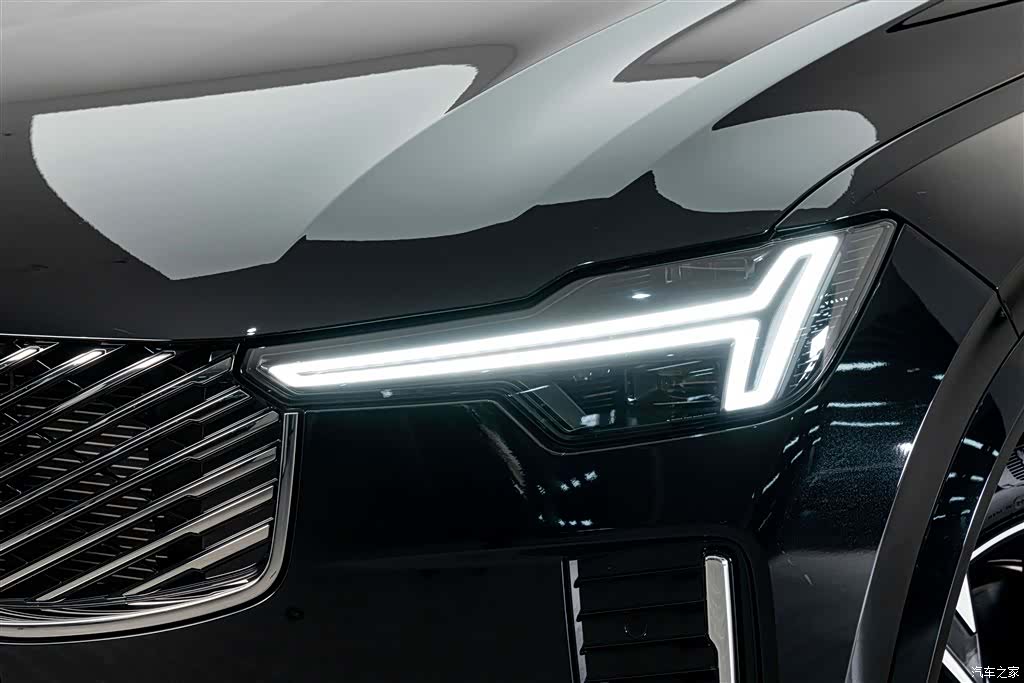 Volvo XC90, 2026 4