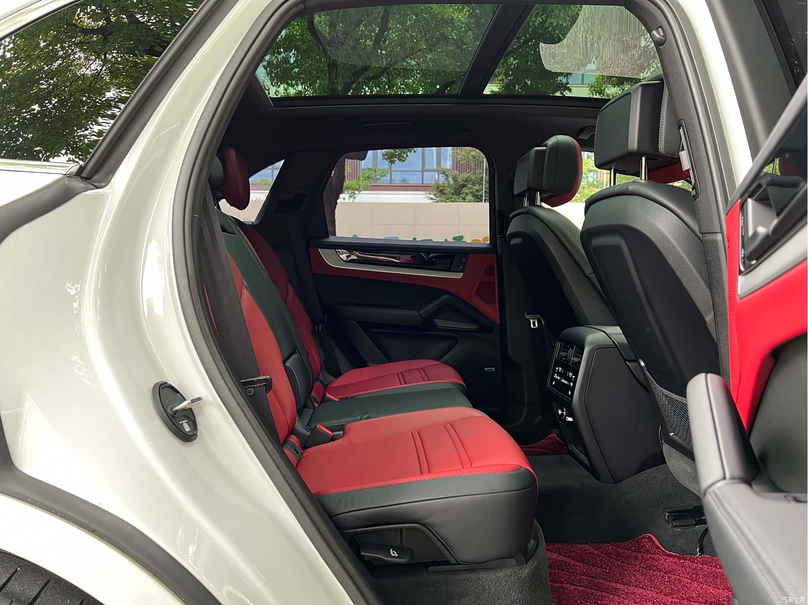 Porsche Cayenne, 2025 9