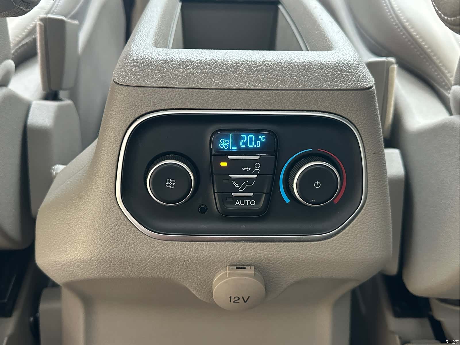 Ford Tourneo, 2017 10
