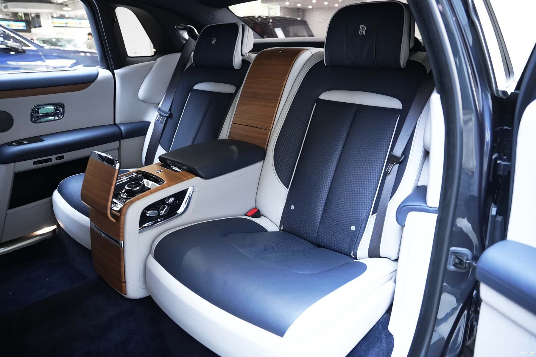 Rolls-Royce Ghost, 2021 13