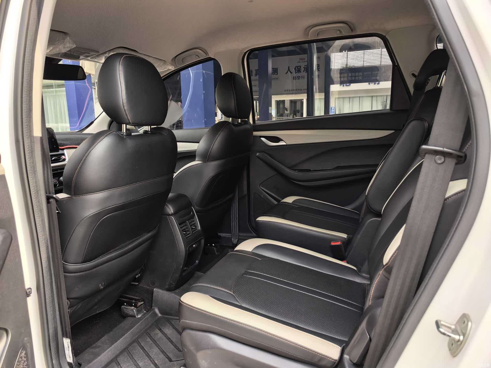 Wuling 360, 2021 9