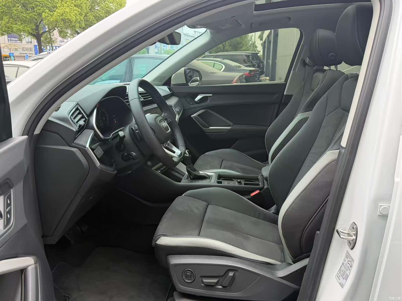 Audi Q3, 2022 все фото