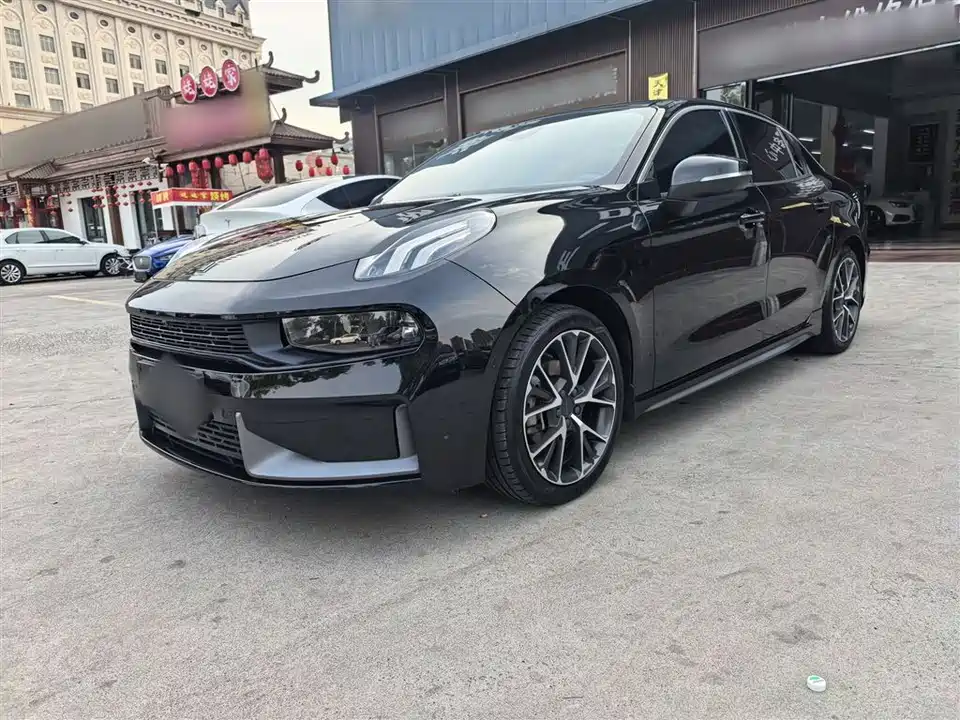 Lynk & Co 03