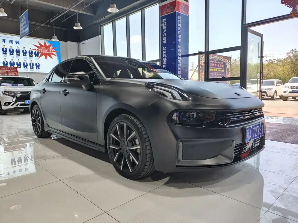 Lynk & Co 03