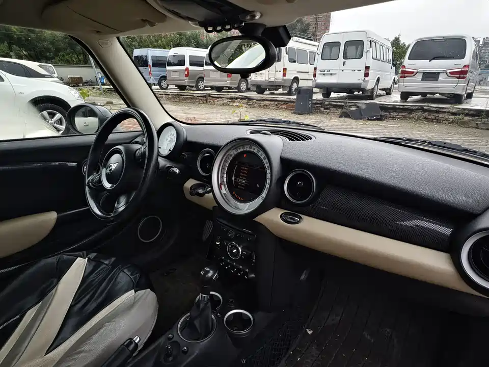 MINI CLUBMAN