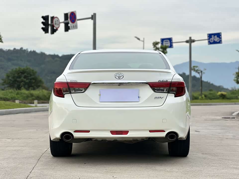 Toyota Reiz Toyota Reiz