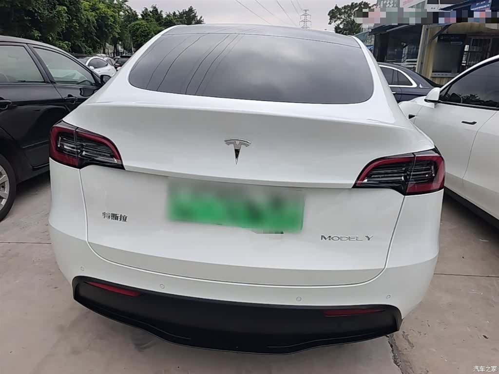 Tesla Model Y, 2024 6