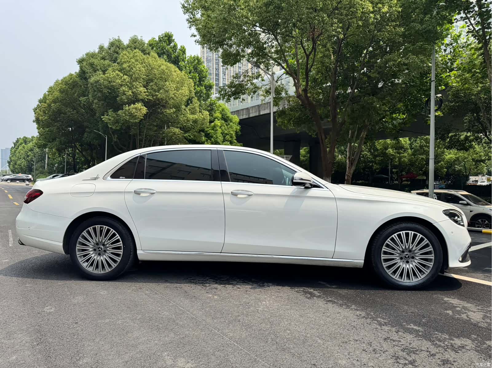 Mercedes-Benz E-Class, 2023 14