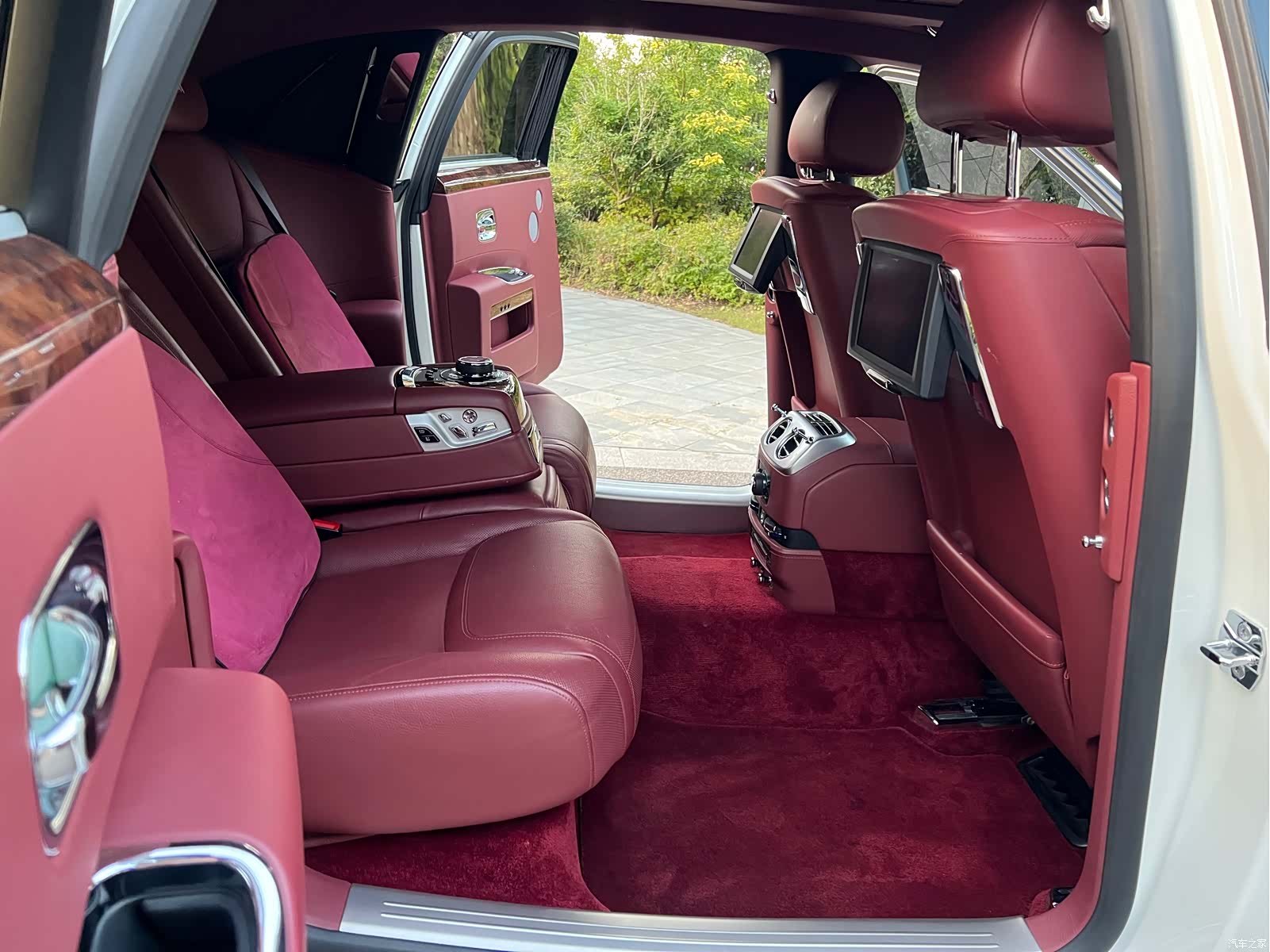 Rolls-Royce Ghost, 2016 12