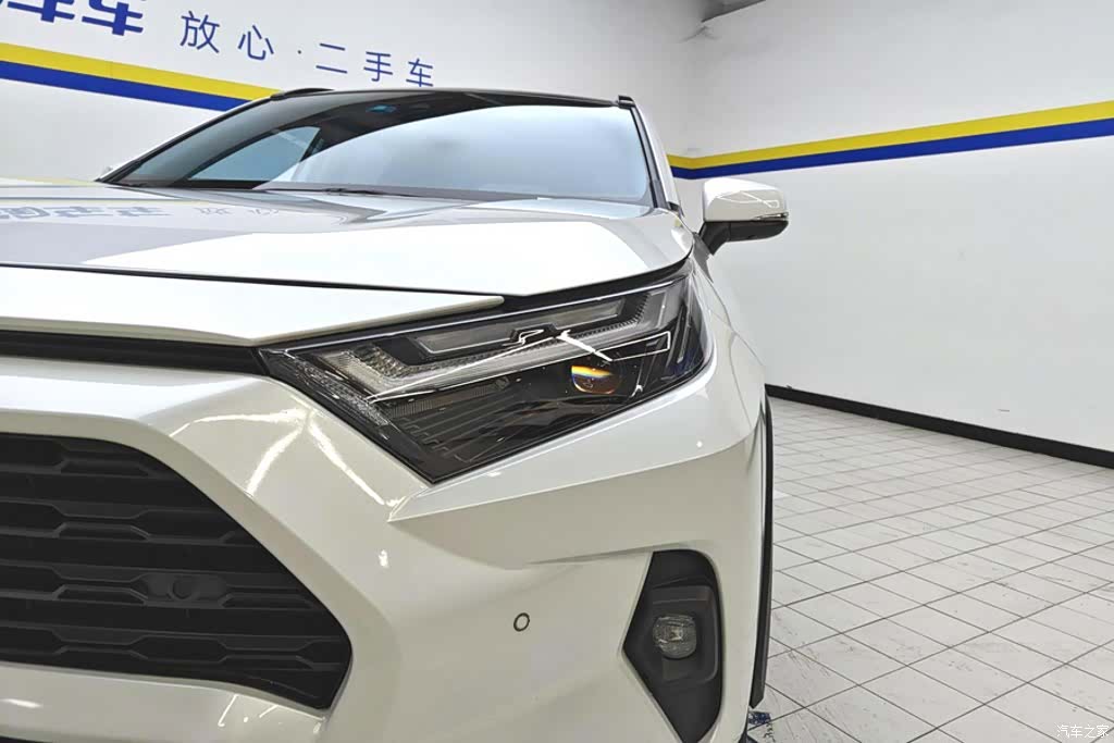 Toyota RAV4, 2024 все фото