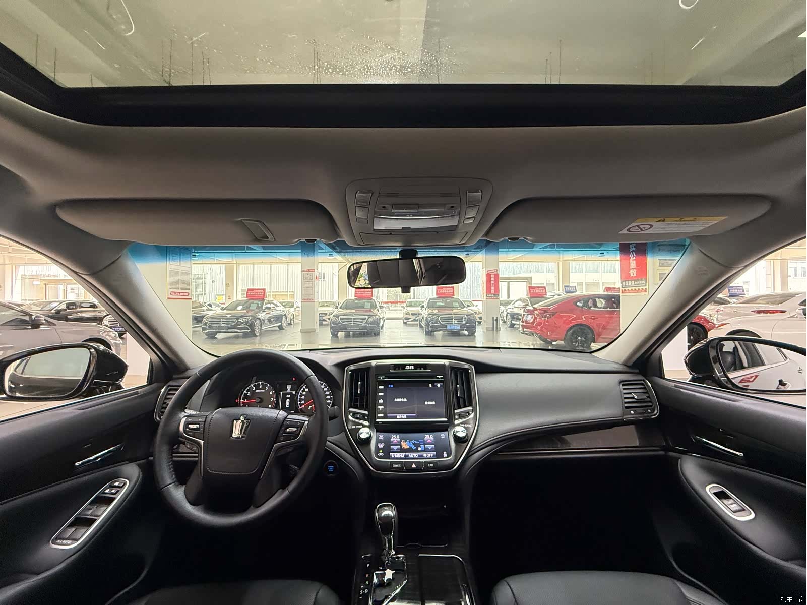 Toyota Crown, 2017 3