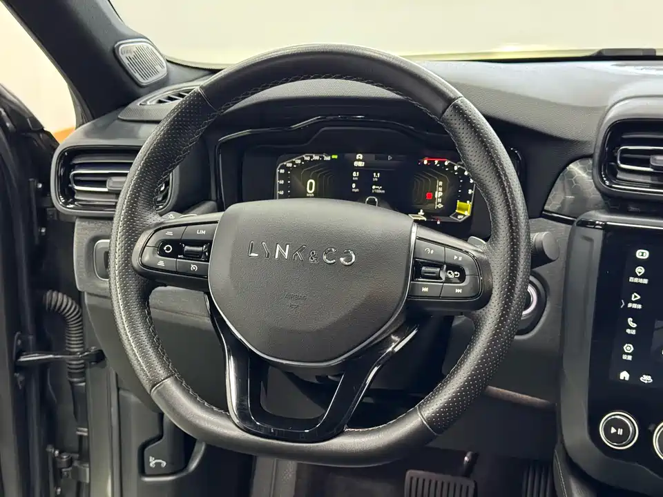 Lynk & Co 03