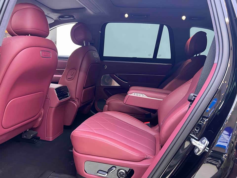 AITO Ask the world M8