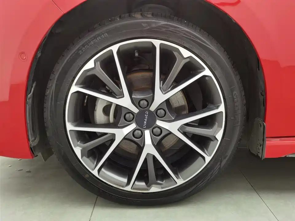 Lynk & Co 03