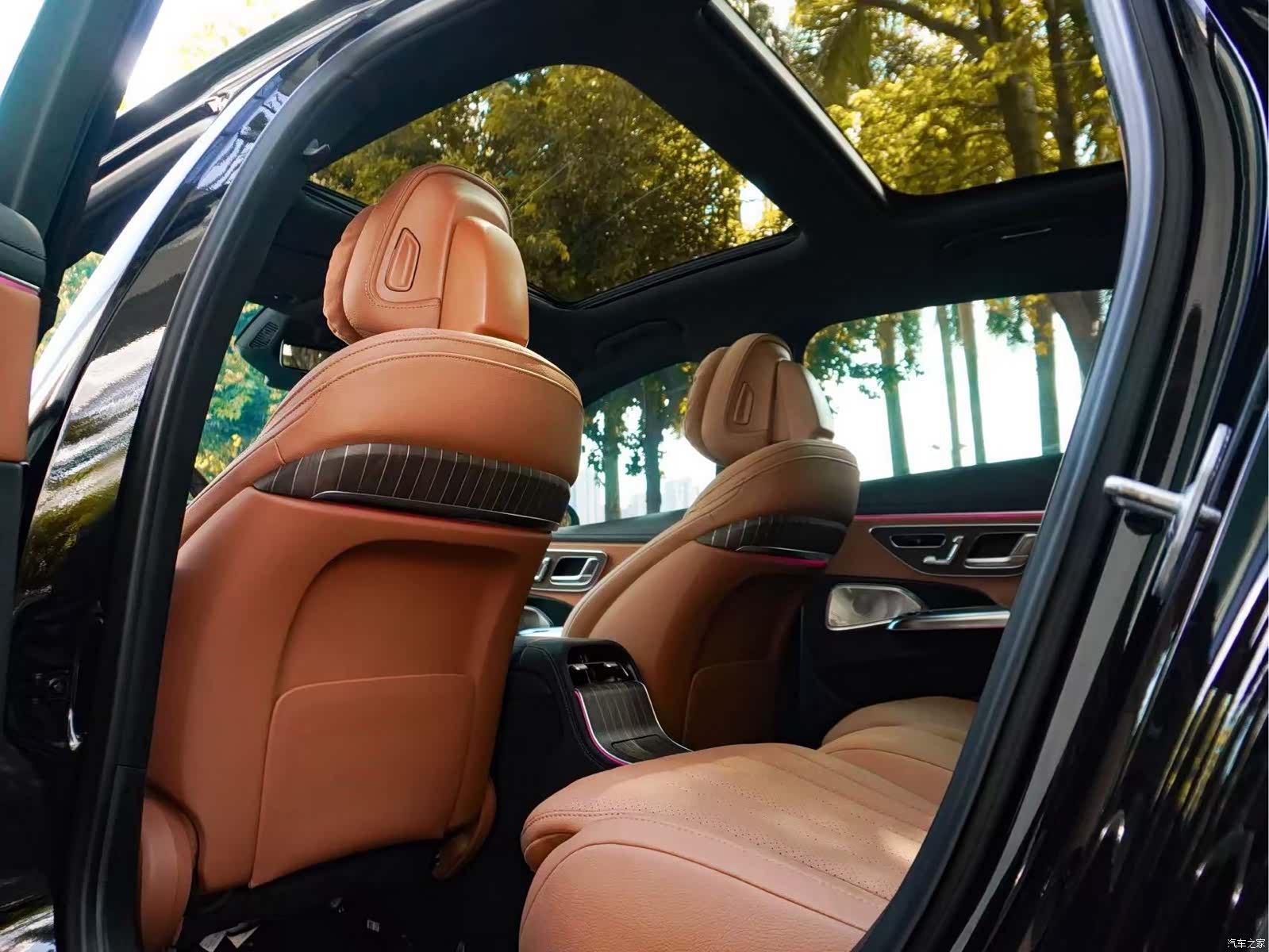 Mercedes-Benz E-Class, 2024 13