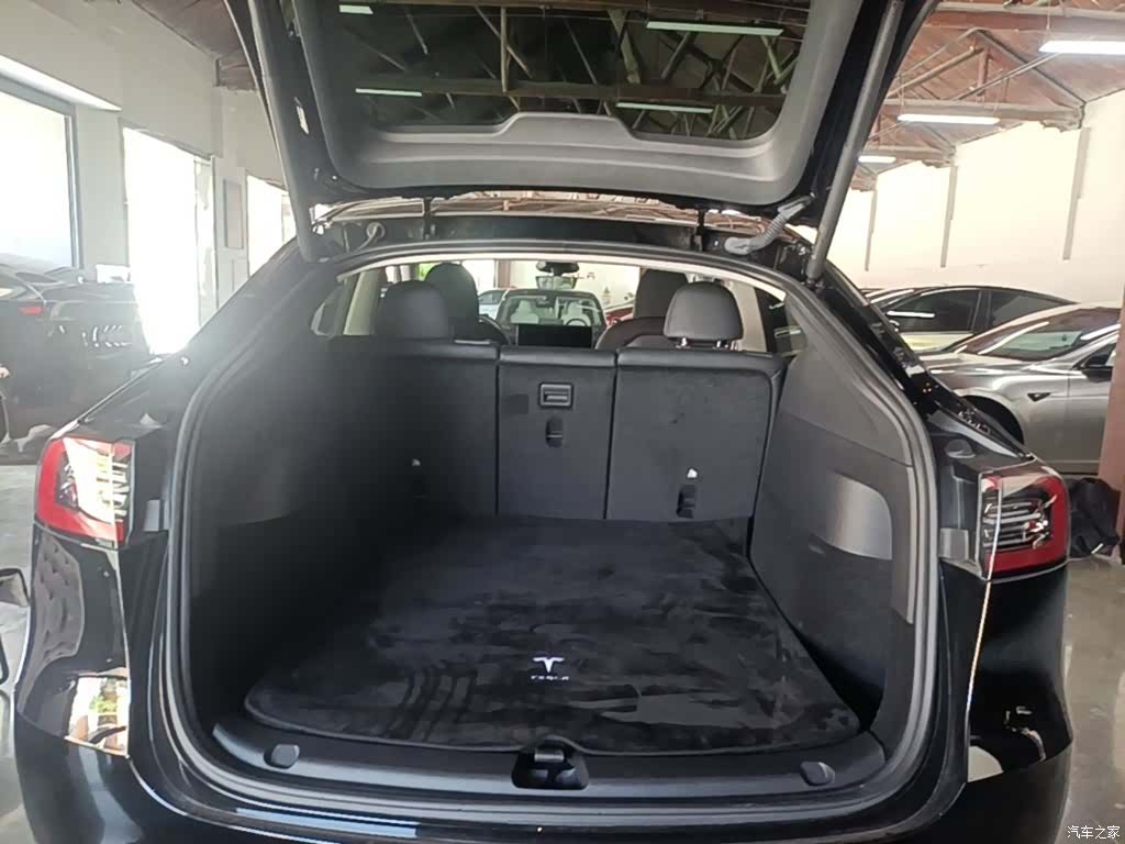 Tesla Model Y, 2024 19