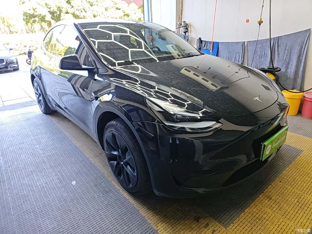 Tesla Model Y, 2023 4