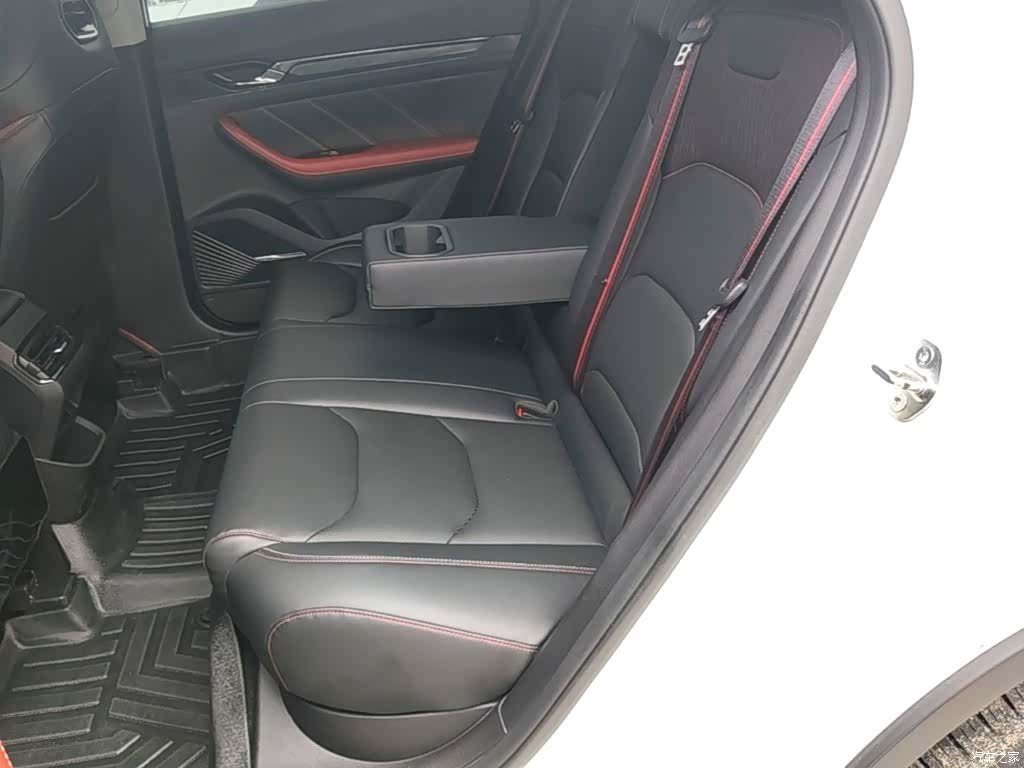 Geely Emgrand, 2022 17