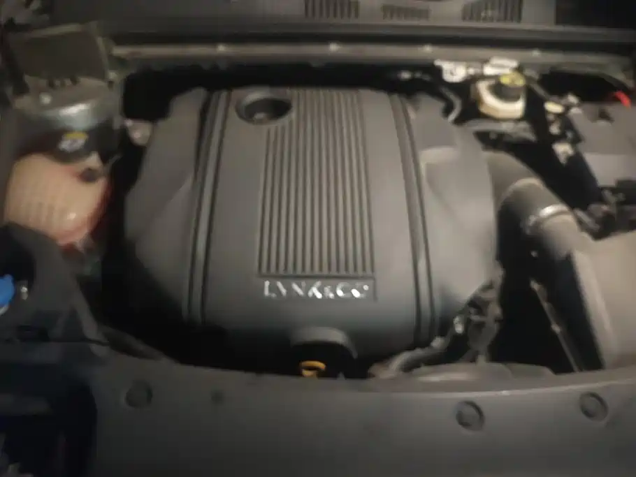 Lynk & Co 03