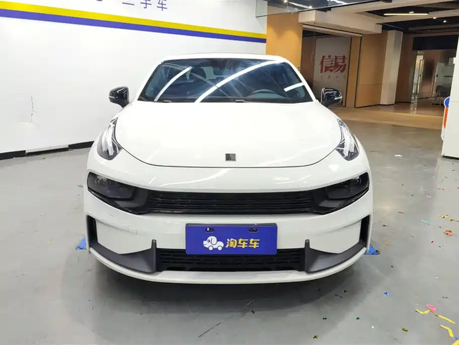 Lynk & Co 03