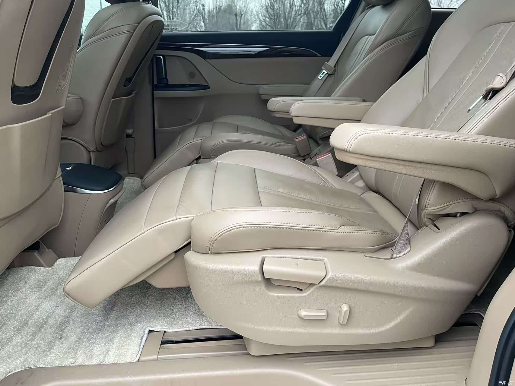 Buick GL8, 2017 19