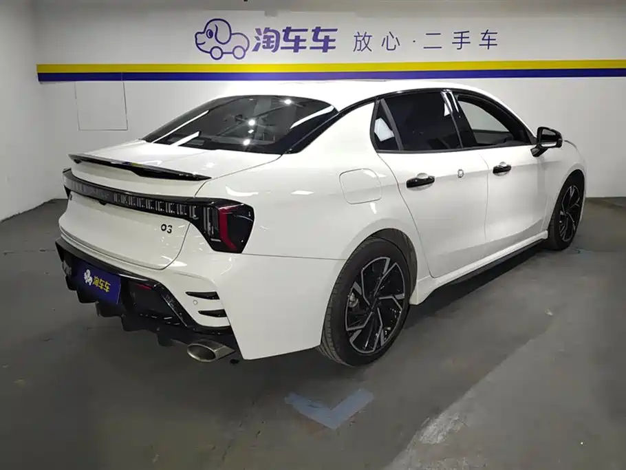 Lynk & Co 03