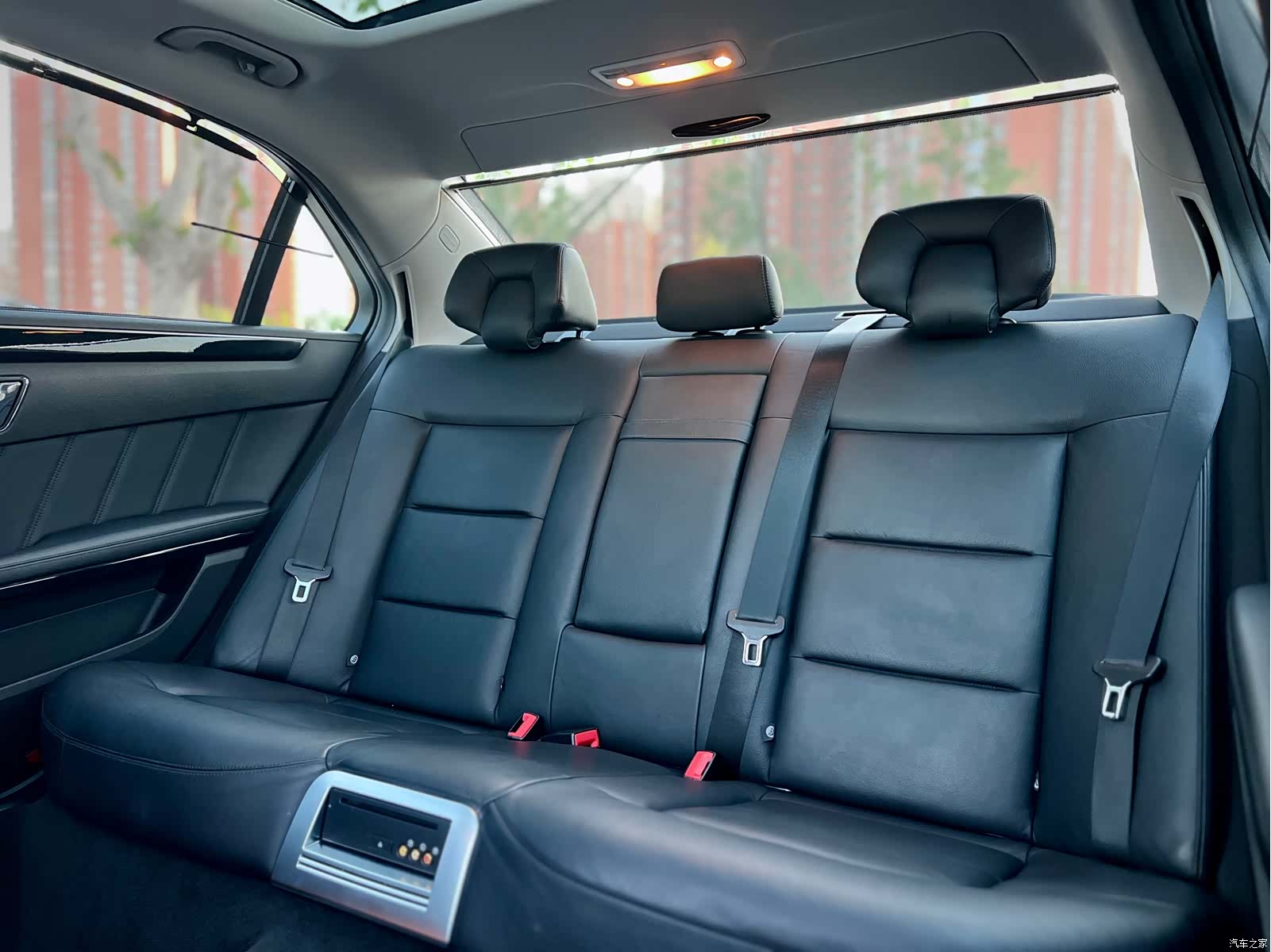 Mercedes-Benz E-Class, 2011 40