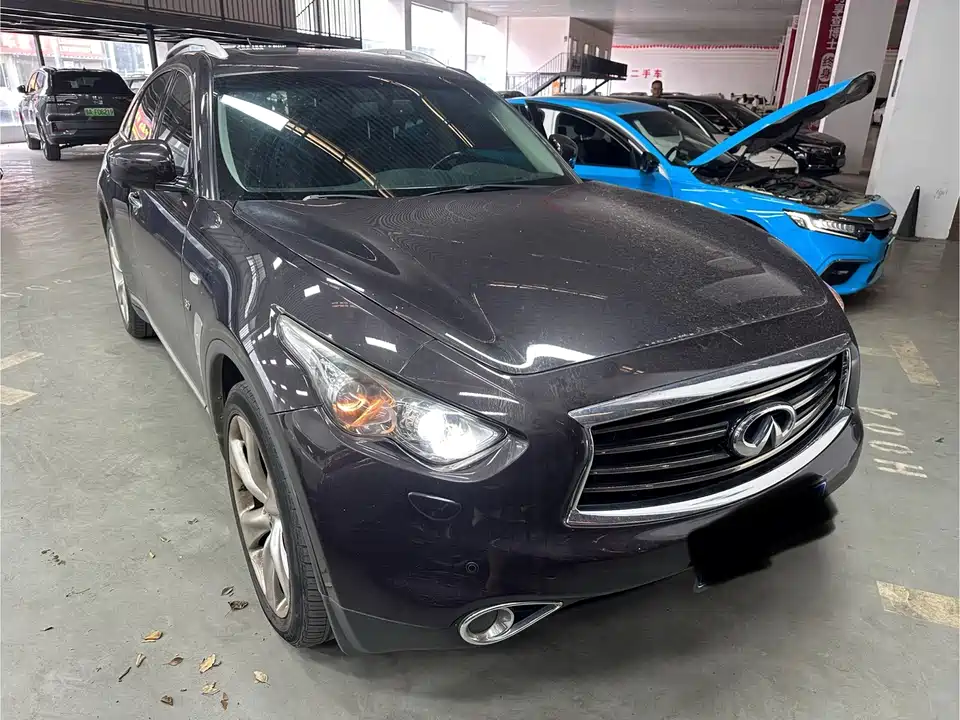 Infiniti QX70