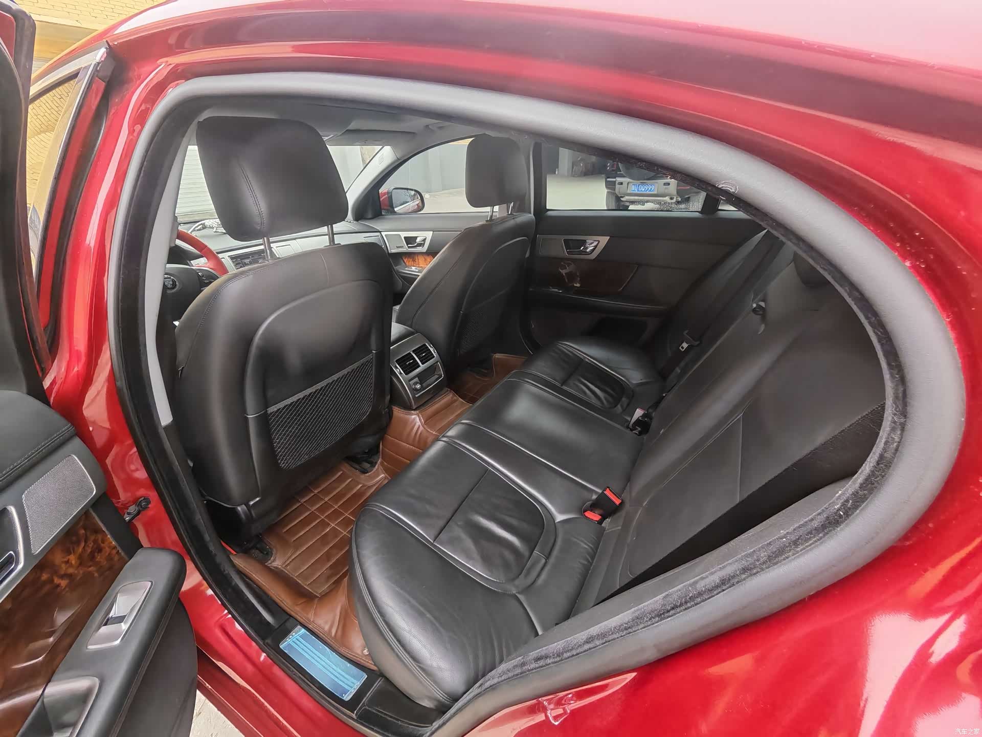 Jaguar XF, 2015 10