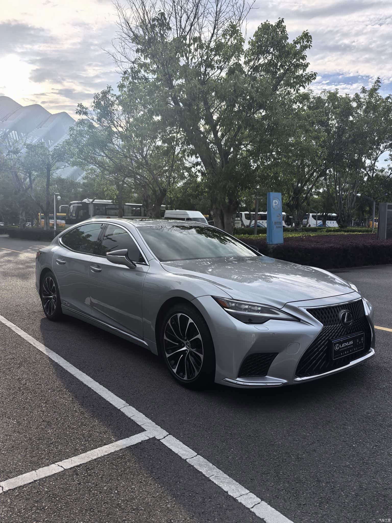Lexus LS, 2021 7