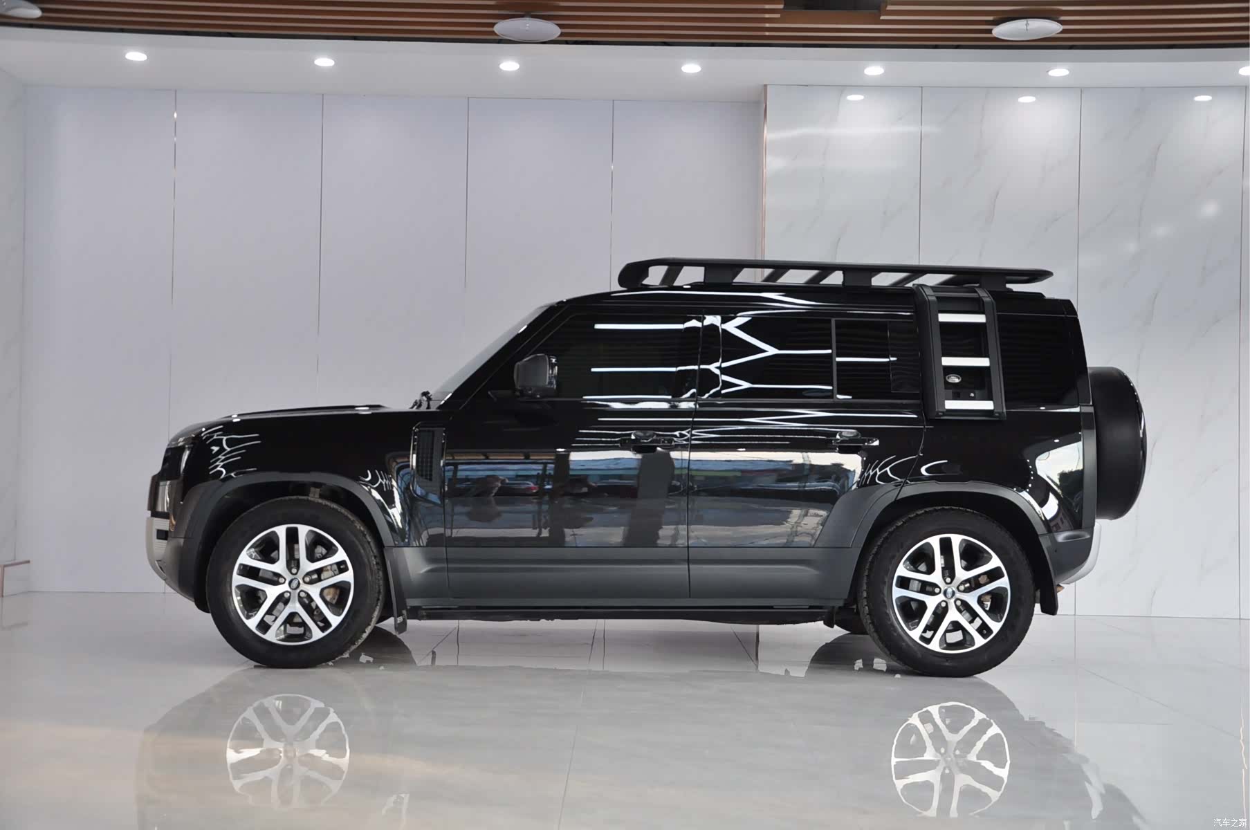 Land Rover Defender, 2021 3