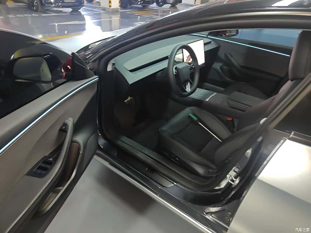 Tesla Model 3, 2025 16