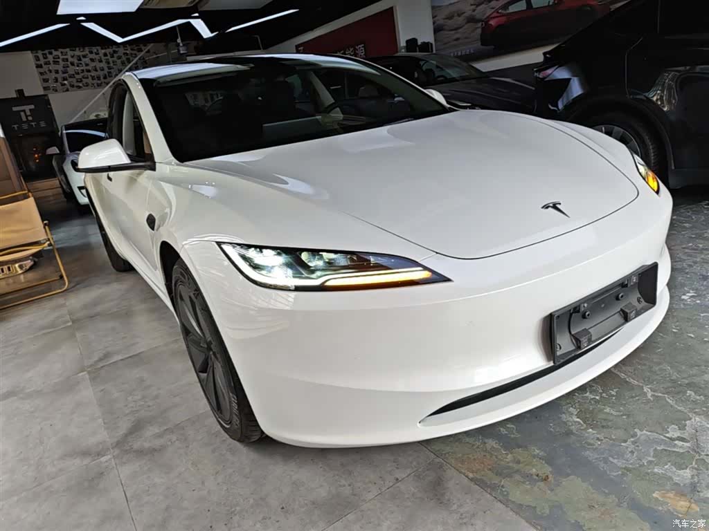 Tesla Model 3, 2025 4