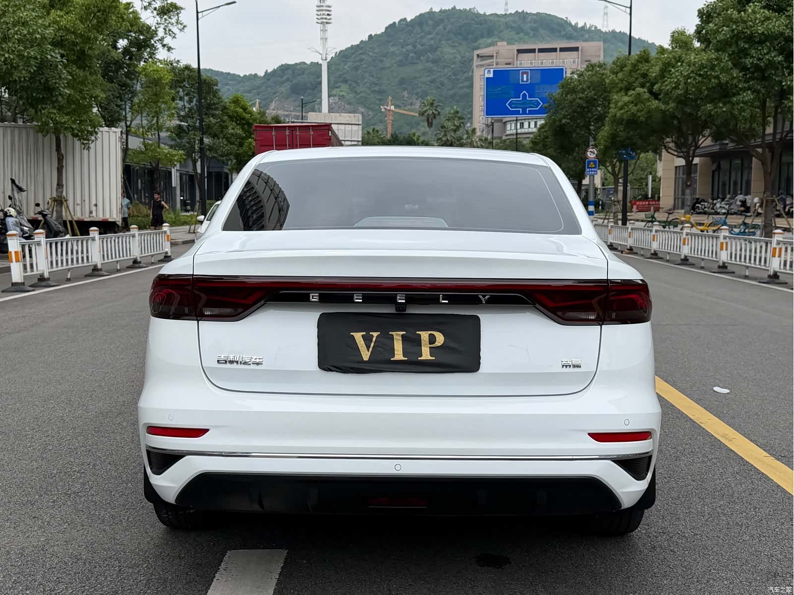 Geely Emgrand, 2025 15