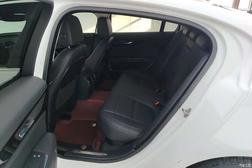 Land Rover XEL, 2022 11