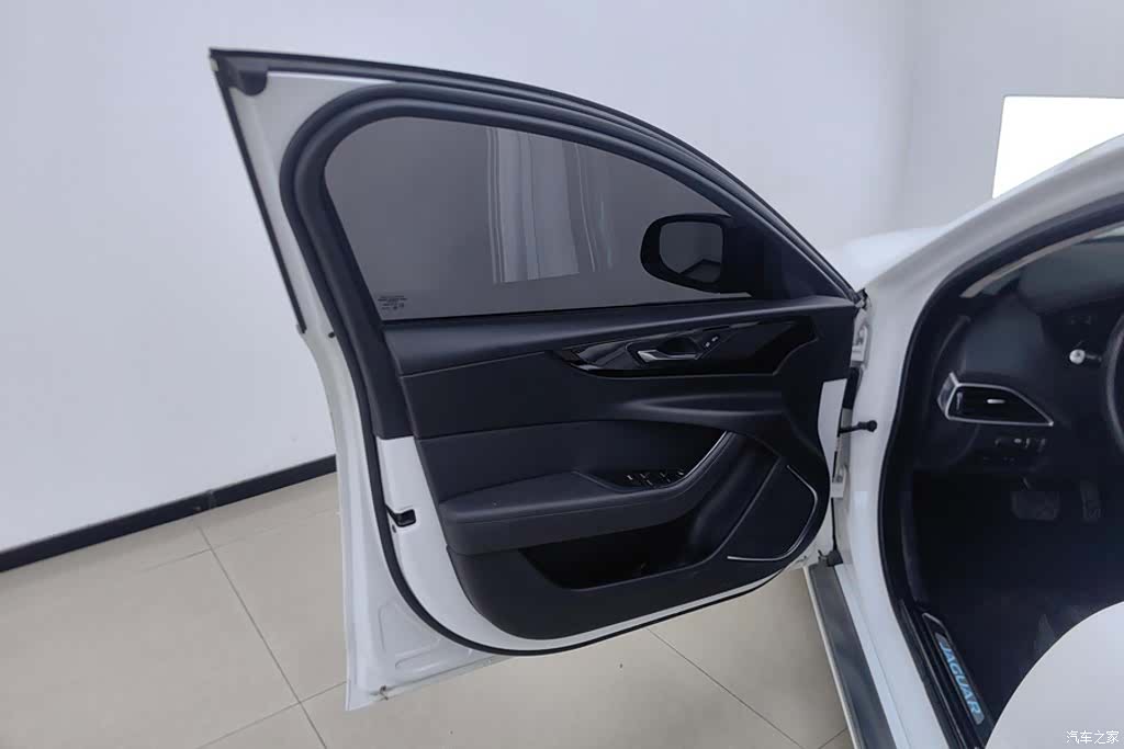 Land Rover XEL, 2020 7