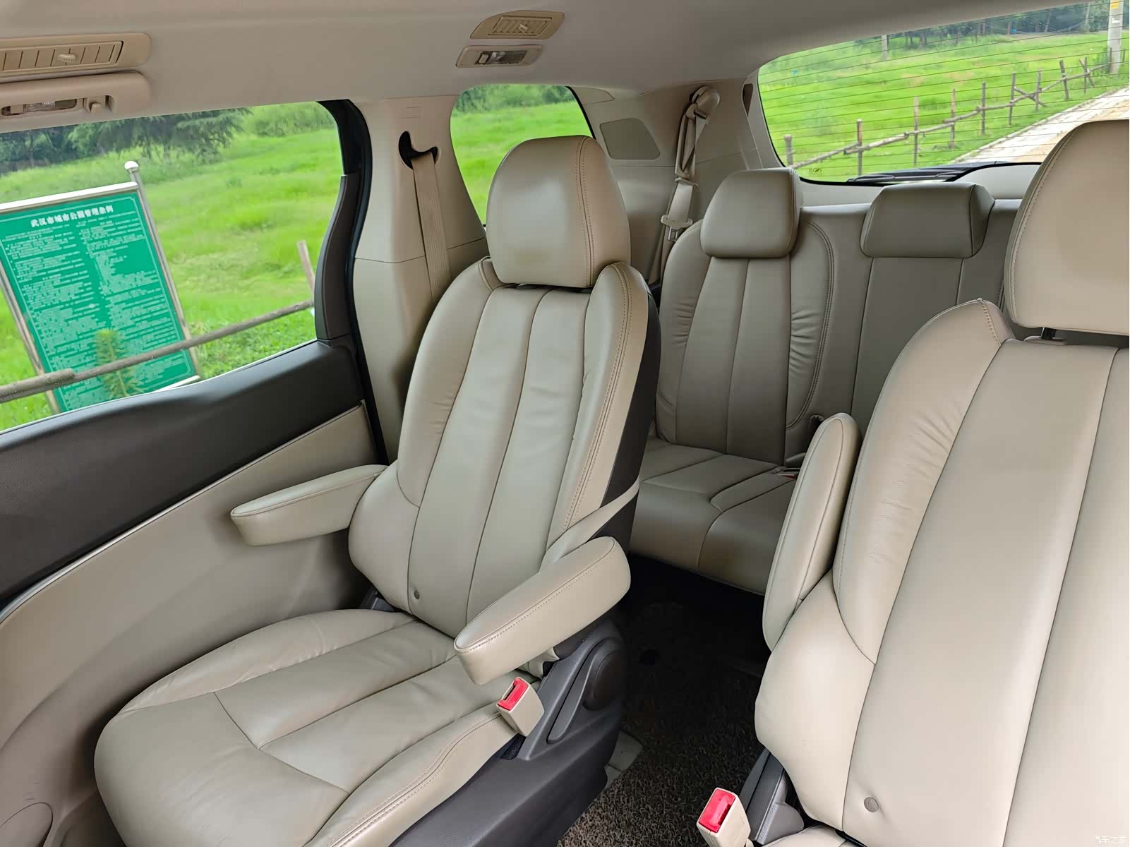 Buick GL8, 2011 12