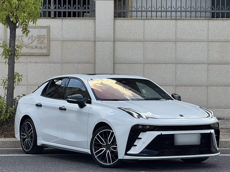 Lynk & Co 03