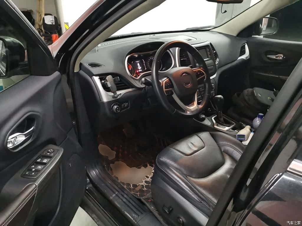 Jeep Cherokee, 2017 13