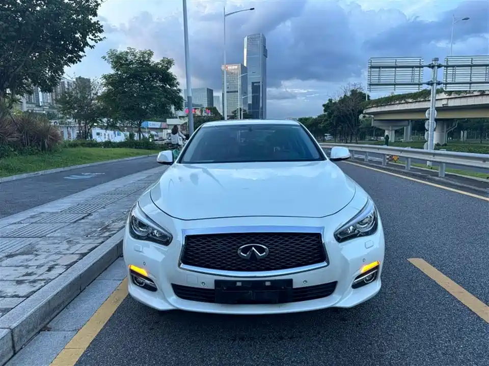 Infiniti Q50L