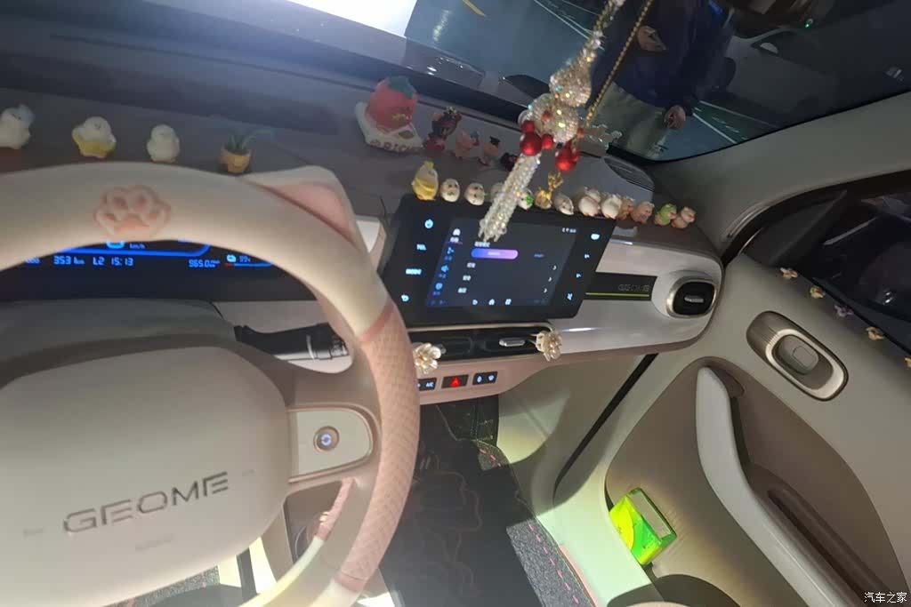 Geely Panda, 2025 13