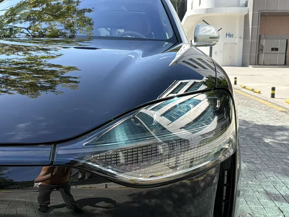 AITO Ask the world M9