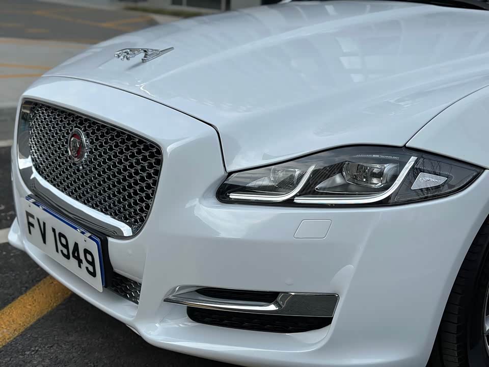 Jaguar XJ