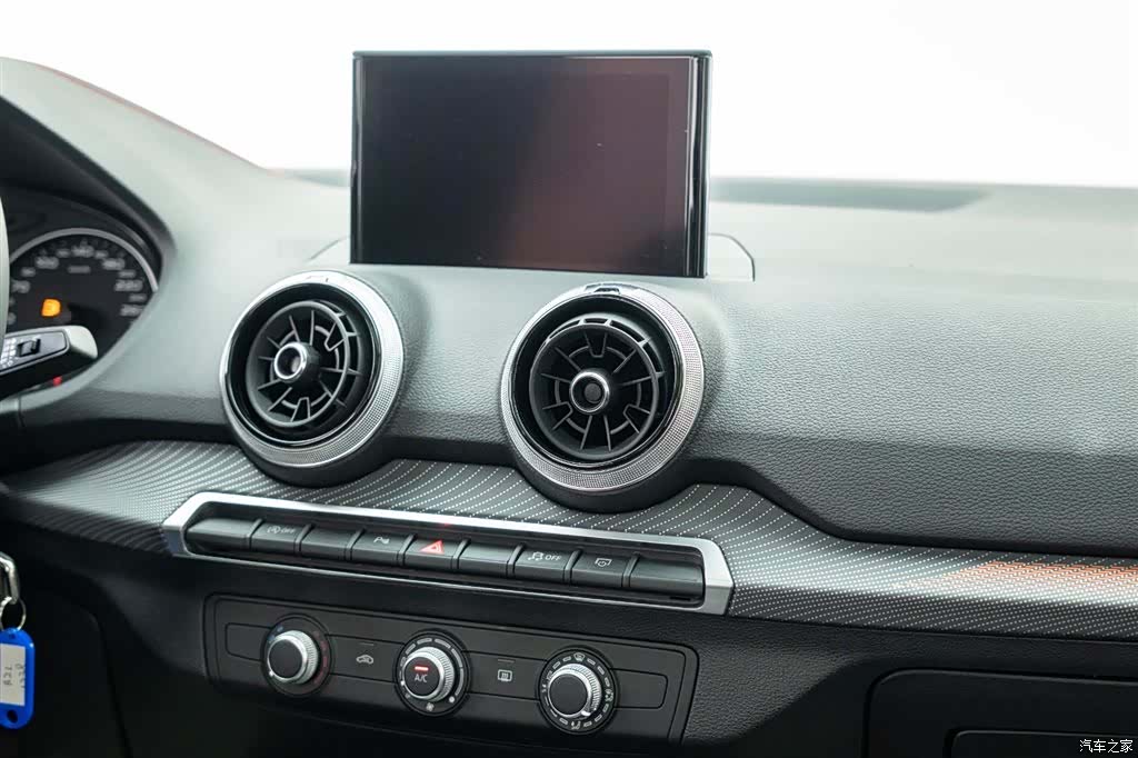 Audi Q2L, 2025 15