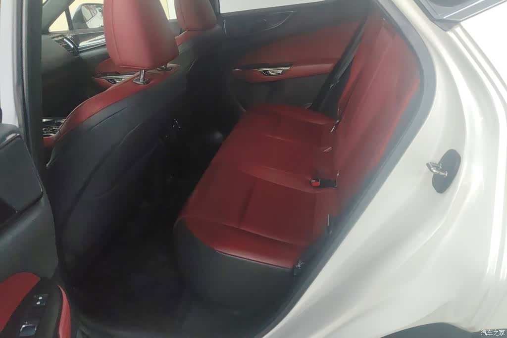 Lexus NX, 2023 11