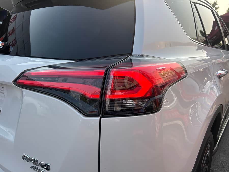 Toyota RAV4 2017, фото 6
