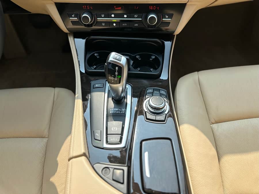 BMW 5 Series 2011, фото 11
