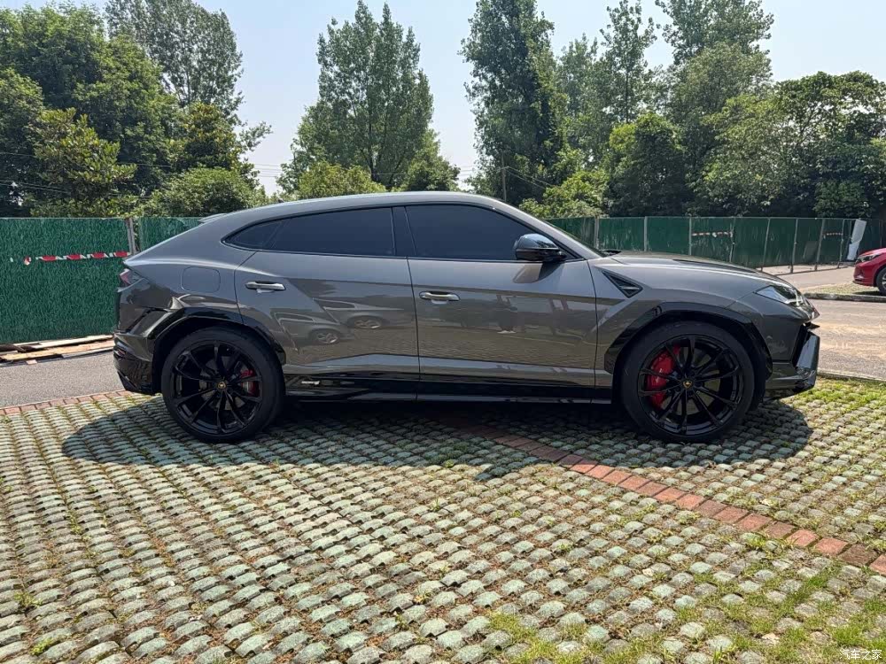 Lamborghini Urus, 2023 14