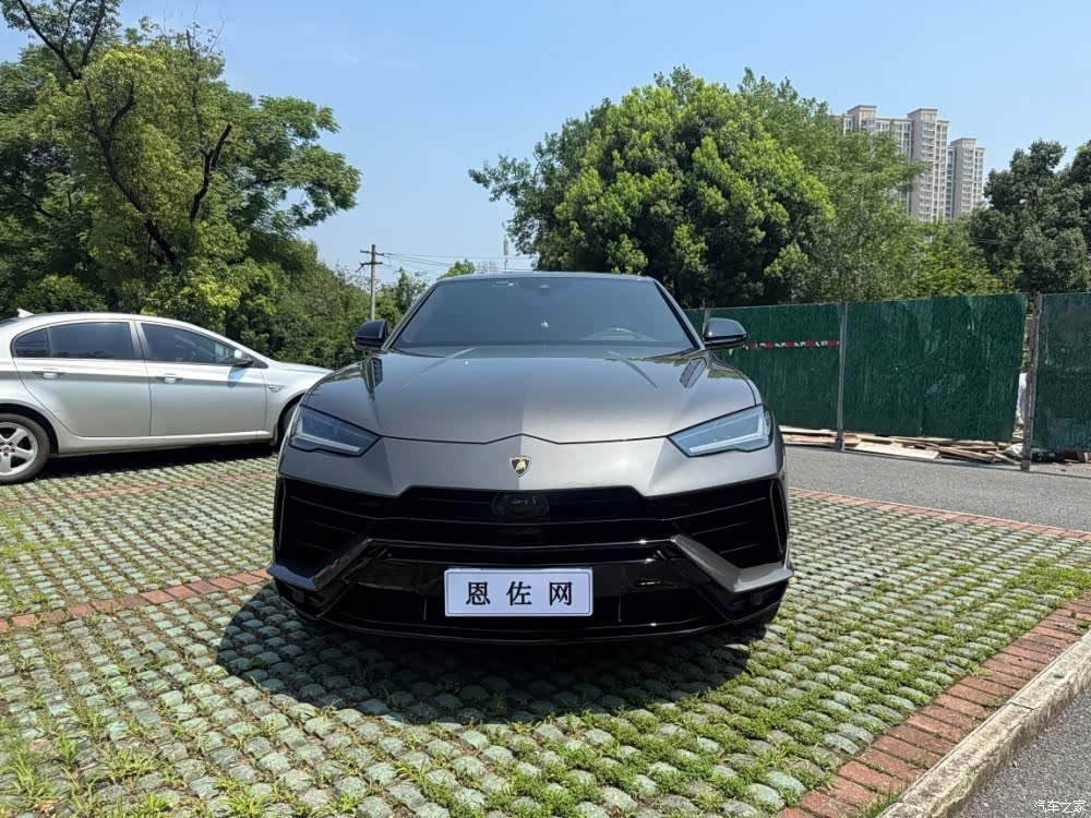 Lamborghini Urus, 2023 3