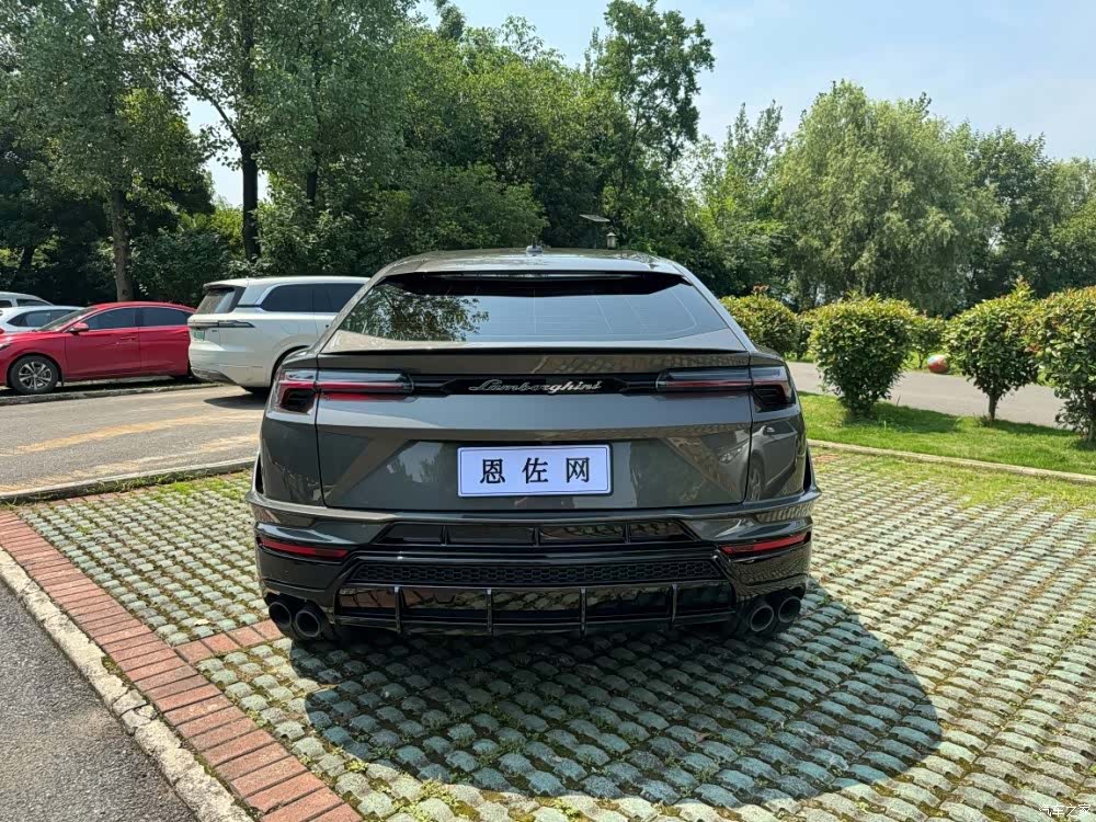 Lamborghini Urus, 2023 16
